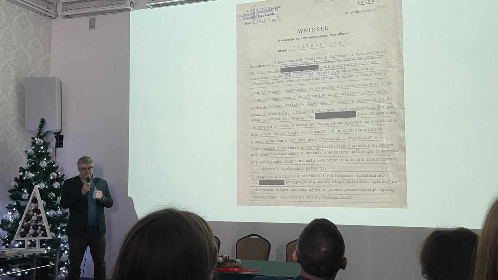 Zdjęcie Solidarność- wykład 01.2024 (6)5f97698a-c28c-4798-89fc-f98f0fb4e10b.jpg w galerii Od wolnych związków zawodowych do Solidarności